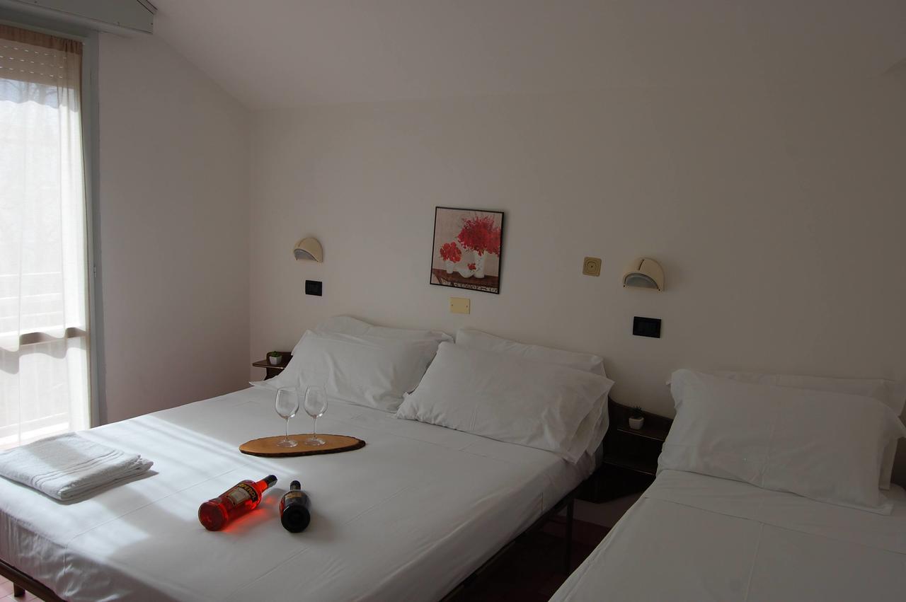 Hotel Flores 里乔内 外观 照片