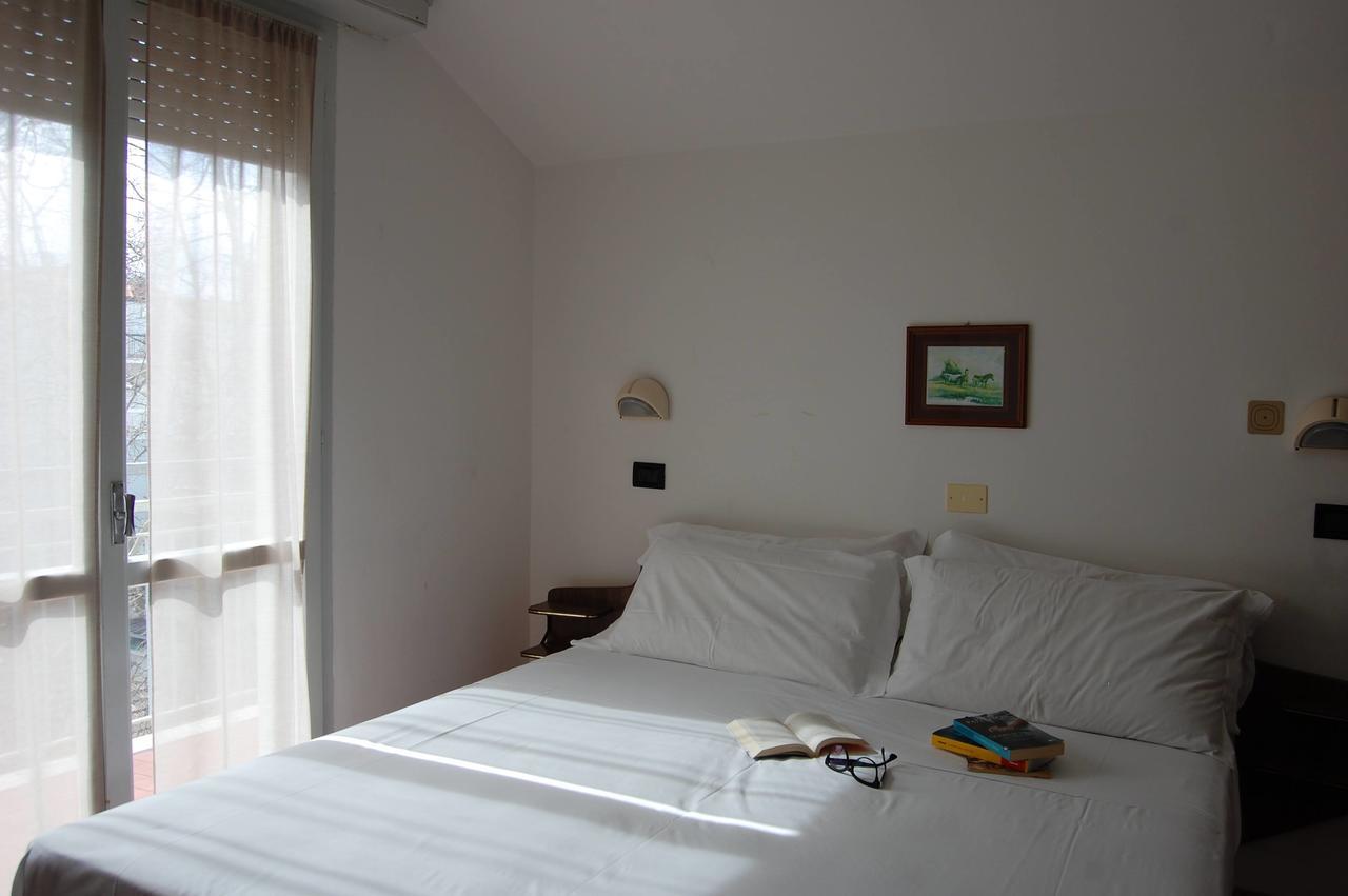 Hotel Flores 里乔内 外观 照片