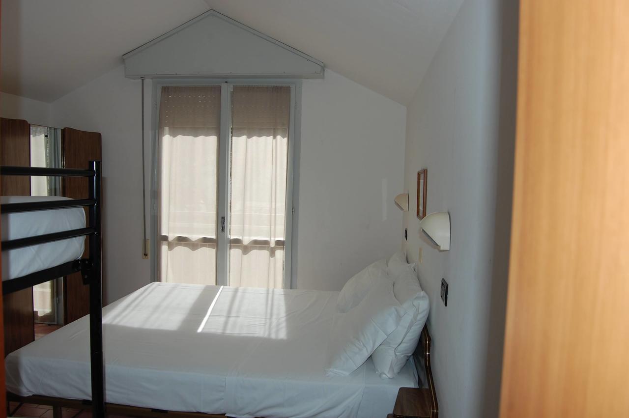 Hotel Flores 里乔内 外观 照片
