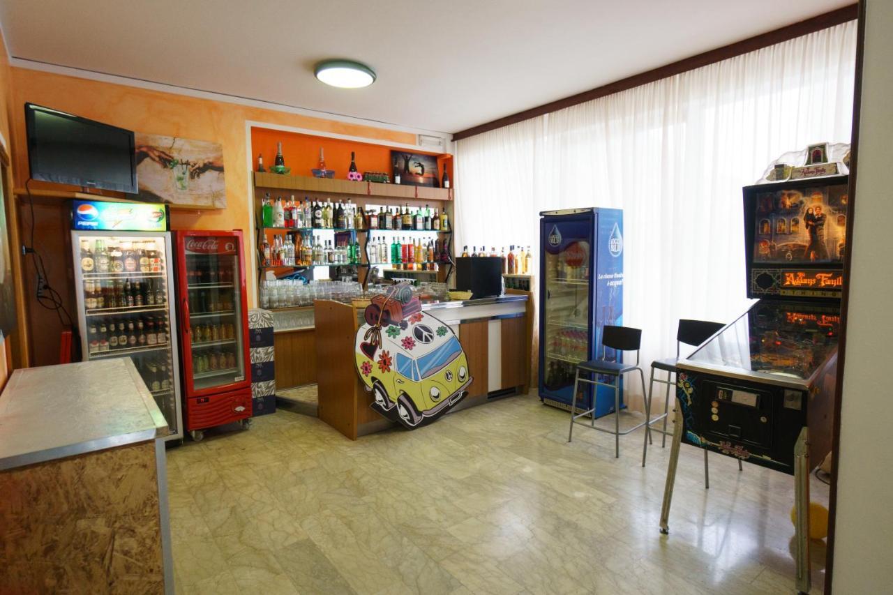 Hotel Flores 里乔内 外观 照片